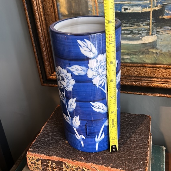 Hand Painted TAKAHASHI San Francisco Blue and White Floral Vase - Picture 7 of 10